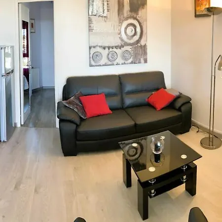 Le Rouge Et Le Noir 45 M2 Sur Coursives Gde Terrasse Port Nature Naturiste アパート