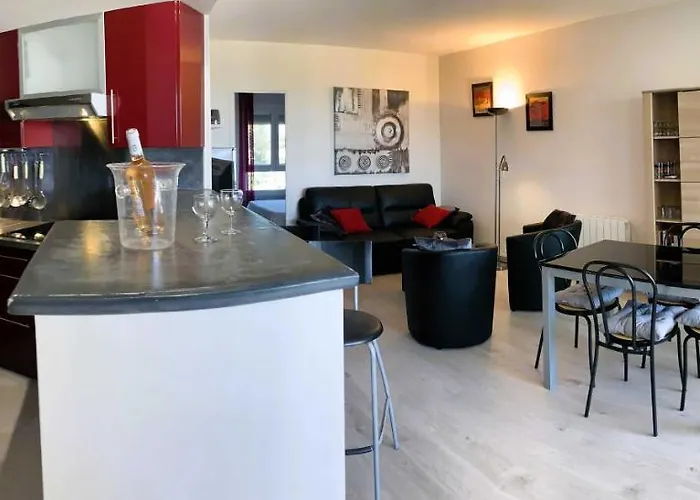 Le Rouge Et Le Noir 45 M2 Sur Coursives Gde Terrasse Port Nature Naturiste