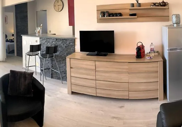 Le Rouge Et Le Noir 45 M2 Sur Coursives Gde Terrasse Port Nature Naturiste Lejlighed