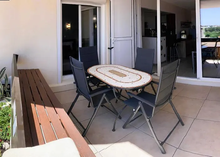 Le Rouge Et Le Noir 45 M2 Sur Coursives Gde Terrasse Port Nature Naturiste