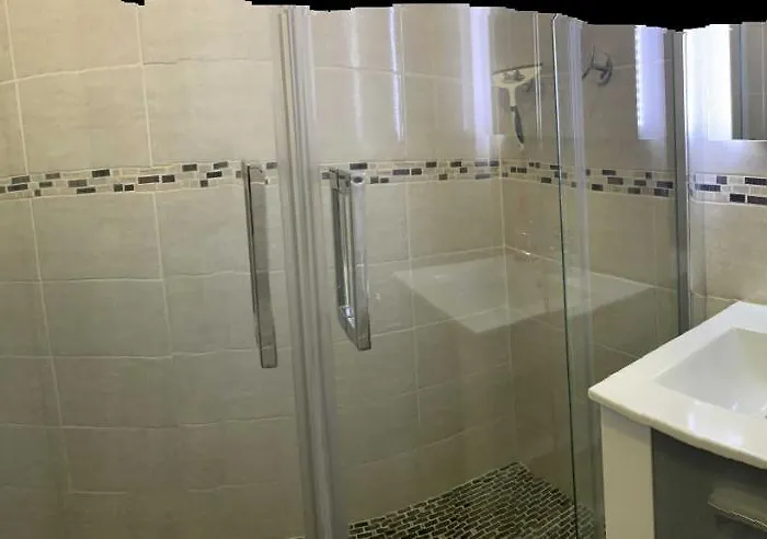 Le Rouge Et Le Noir 45 M2 Sur Coursives Gde Terrasse Port Nature Naturiste アグド