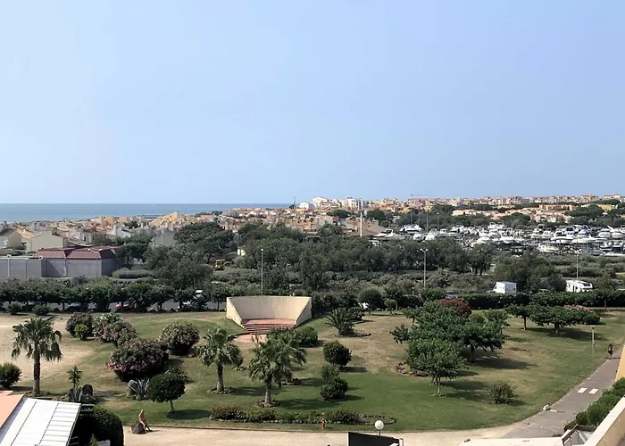 Le Rouge Et Le Noir 45 M2 Sur Coursives Gde Terrasse Port Nature Naturiste